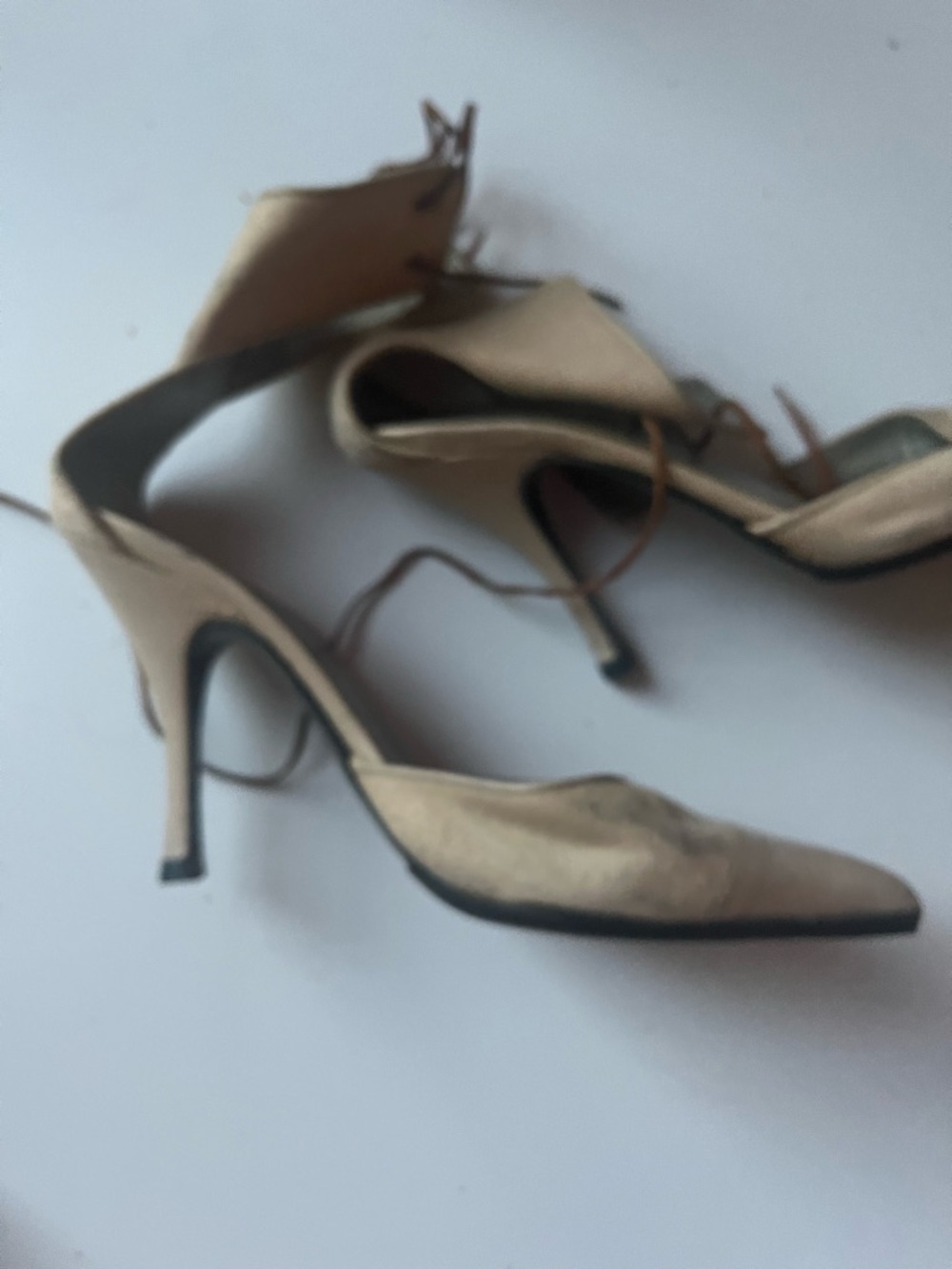 Gucci Women's Pointed Toe Ankle Tie Heels in Beige